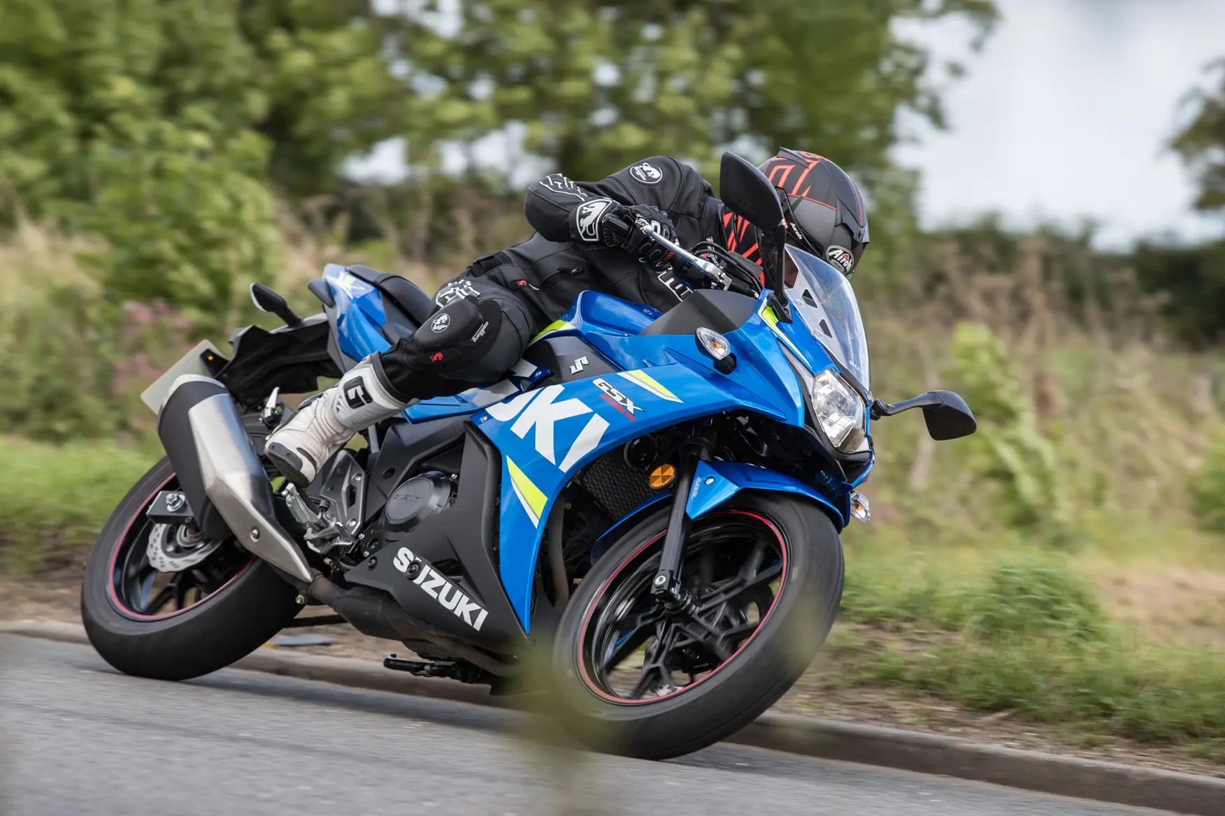 suzuki-gsx250r-01-1916