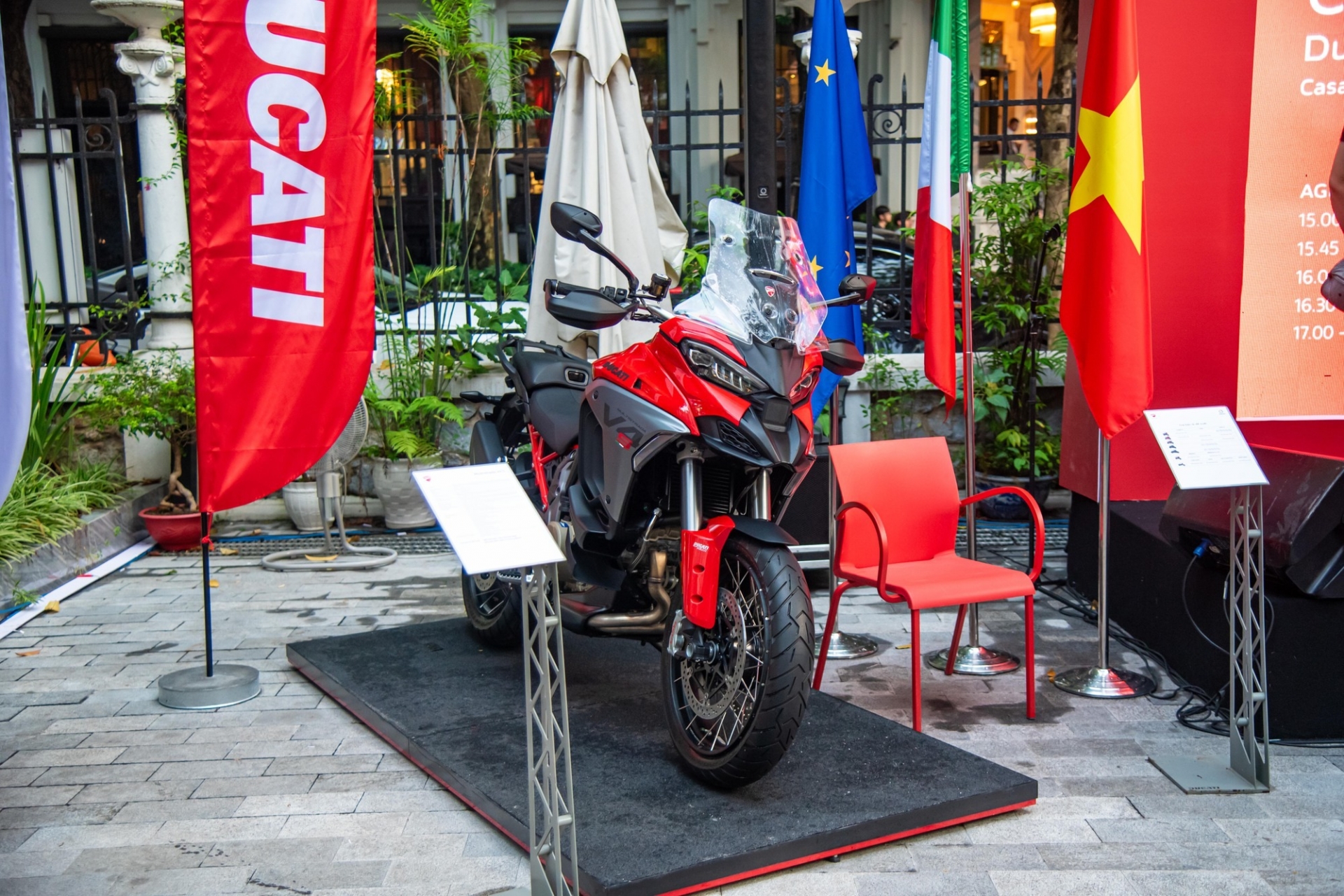 Ducati 1