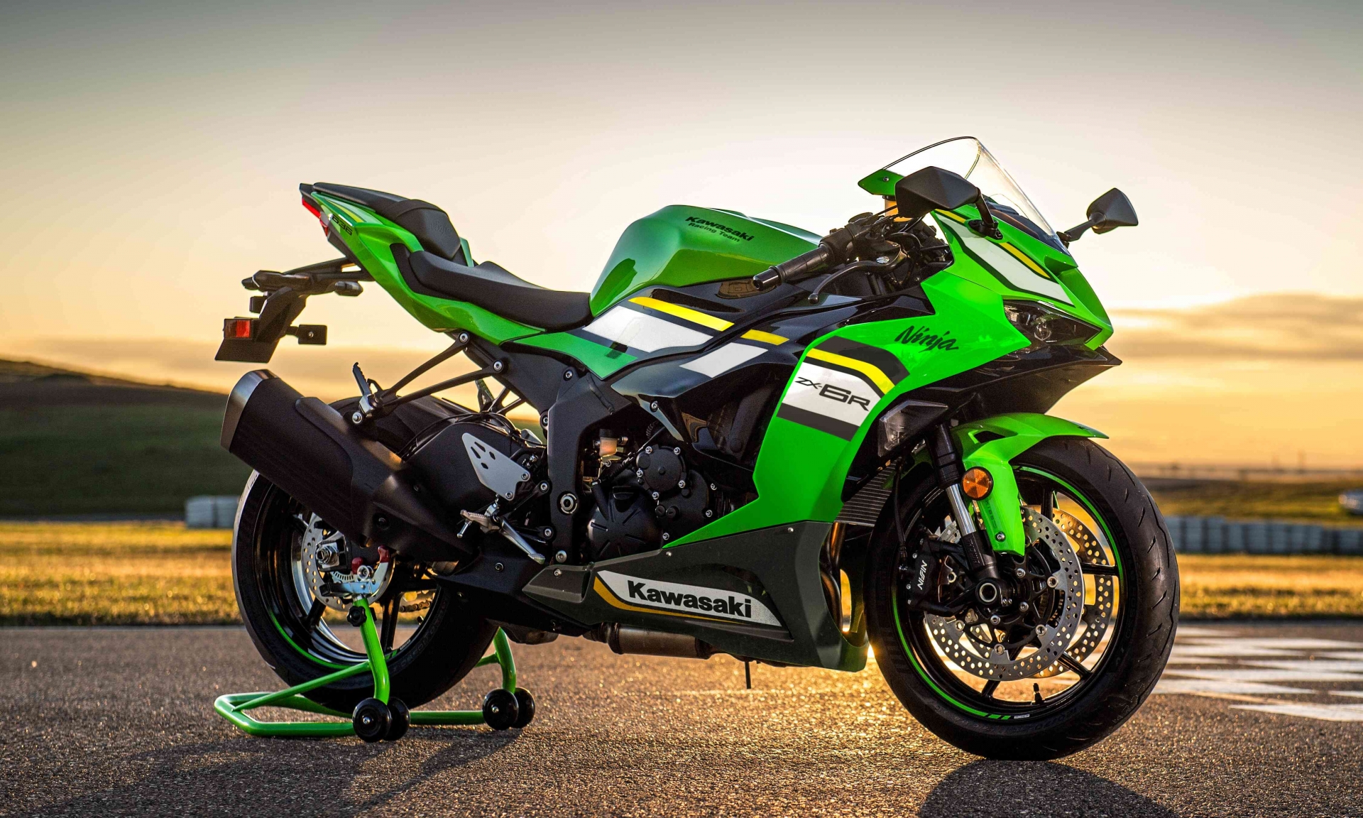 kawasaki-ninja-zx-6r-2025_optimized