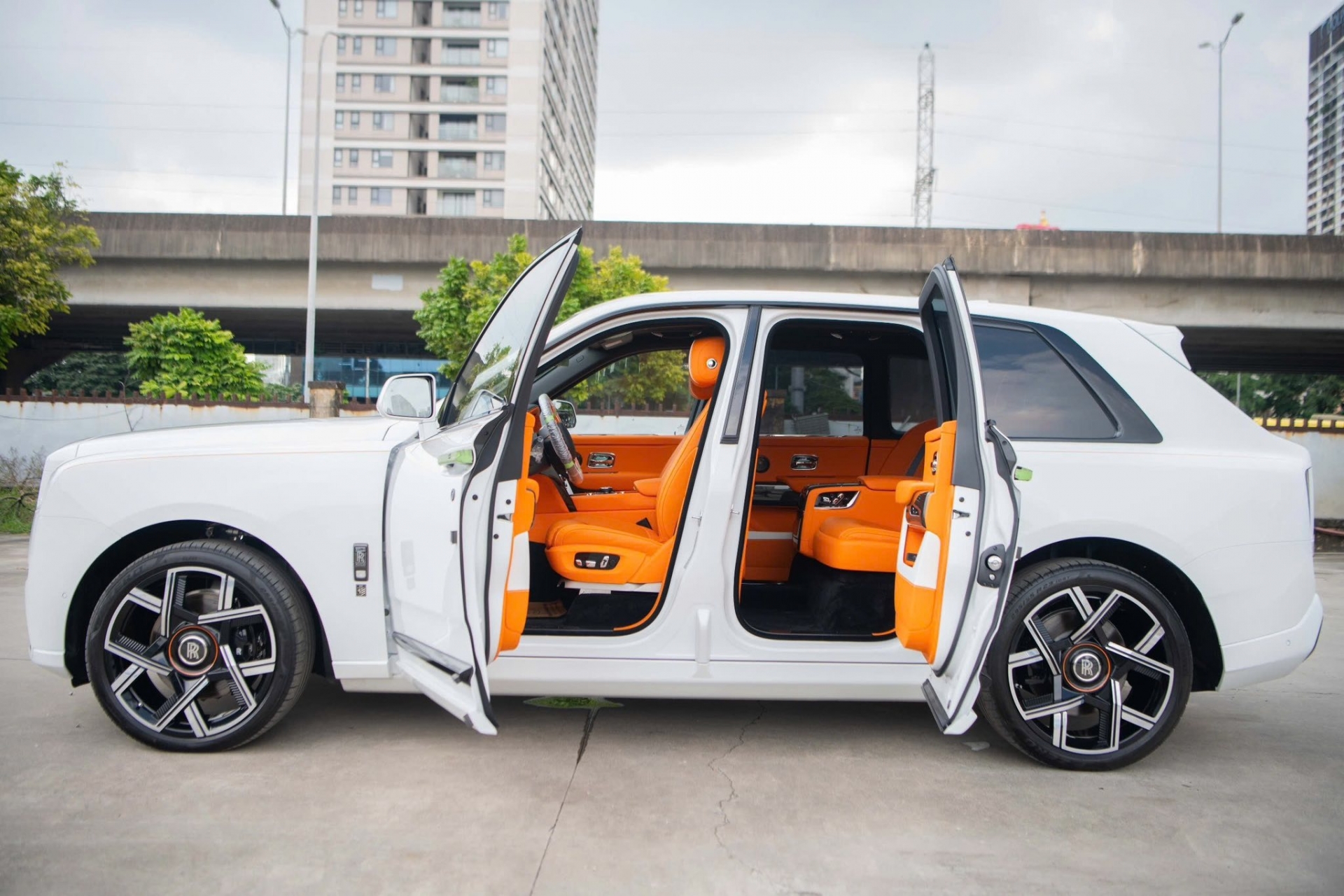 Rolls-Royce Cullinan Black Badge 2025 2
