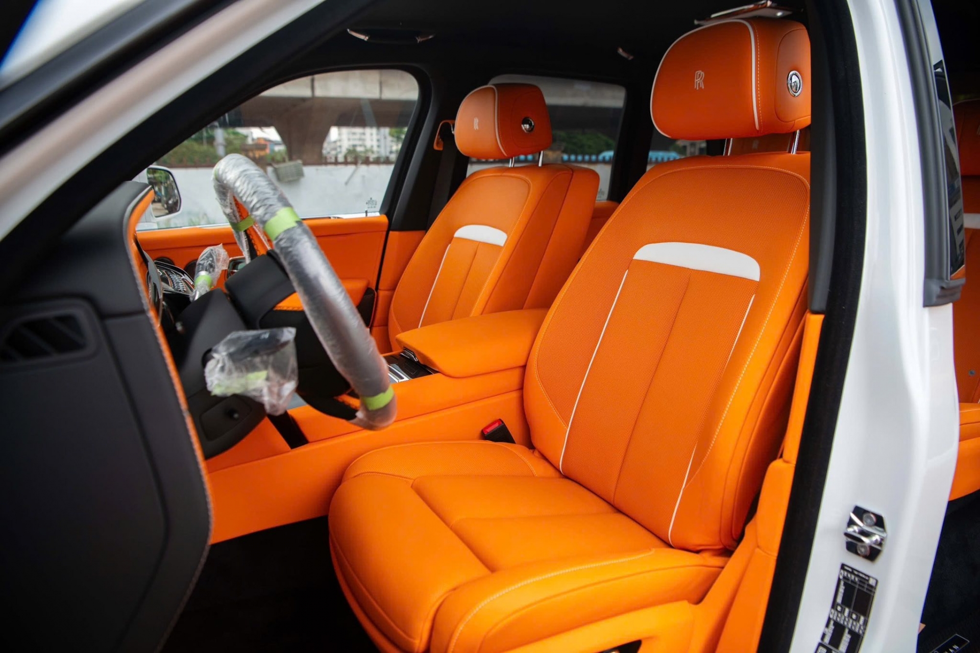 Rolls-Royce Cullinan Black Badge 2025 4