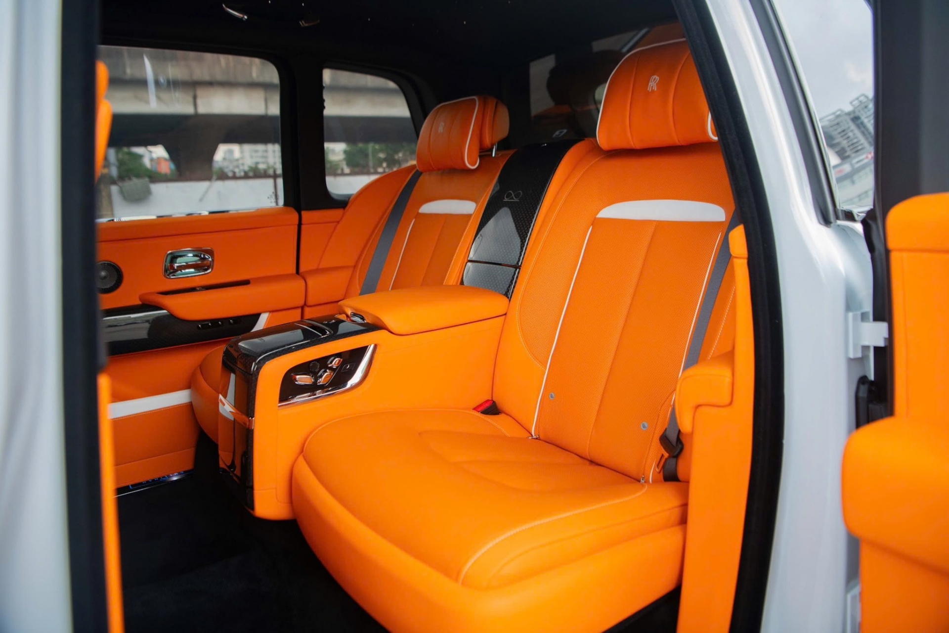 Rolls-Royce Cullinan Black Badge 2025 6