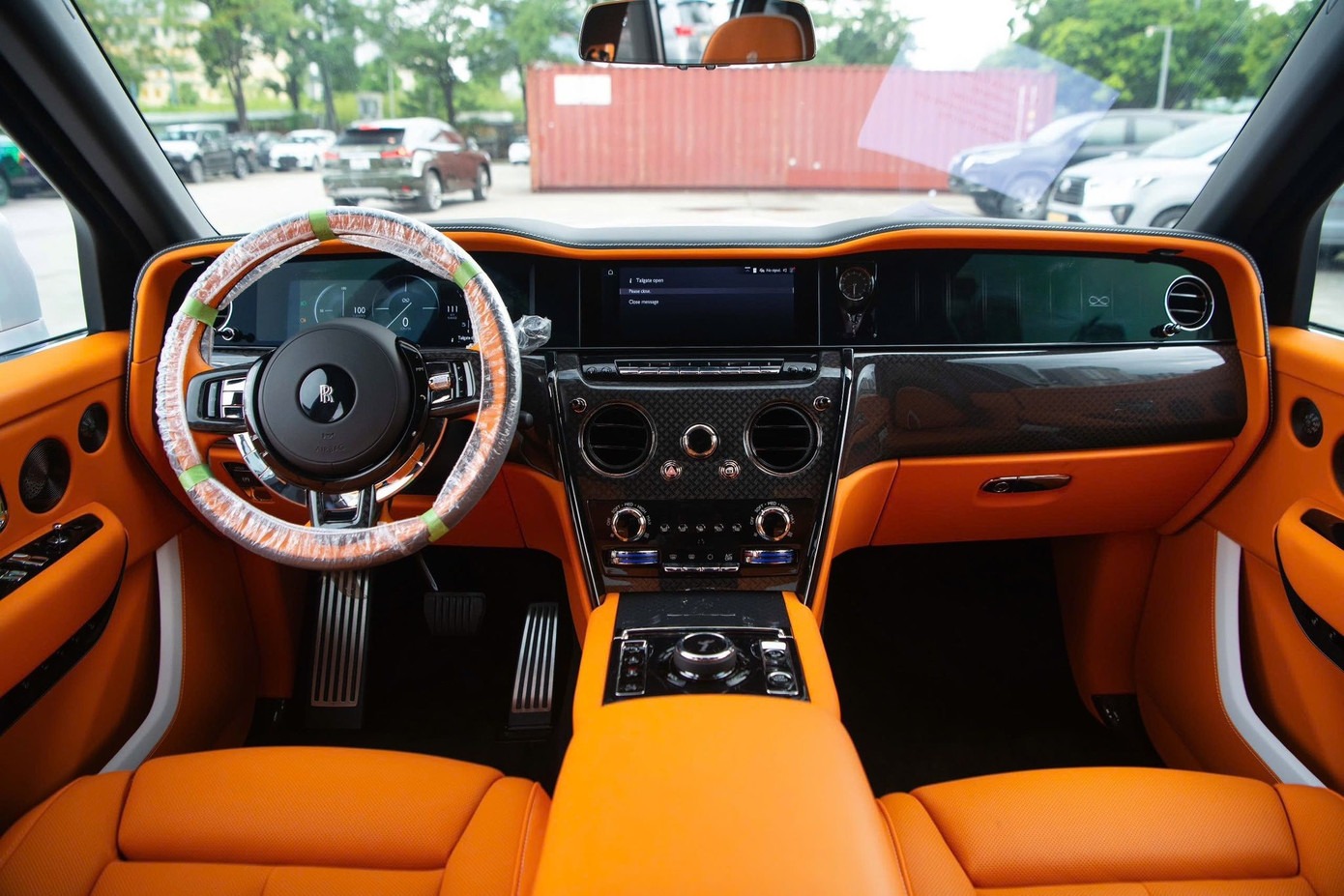 Rolls-Royce Cullinan Black Badge 2025 7