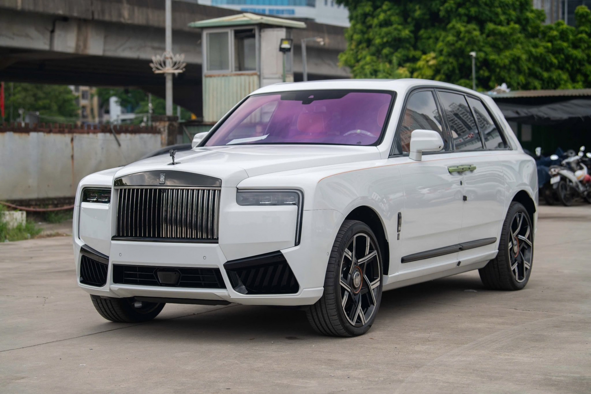 Rolls-Royce Cullinan Black Badge 2025