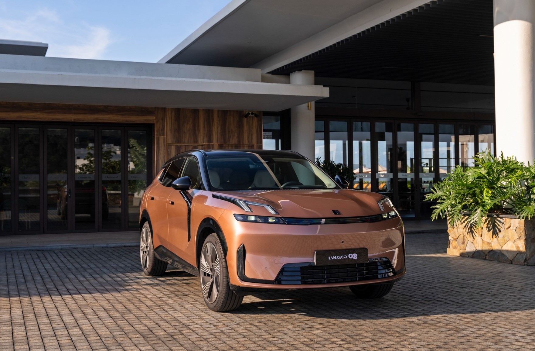 Lynk & Co 08 6