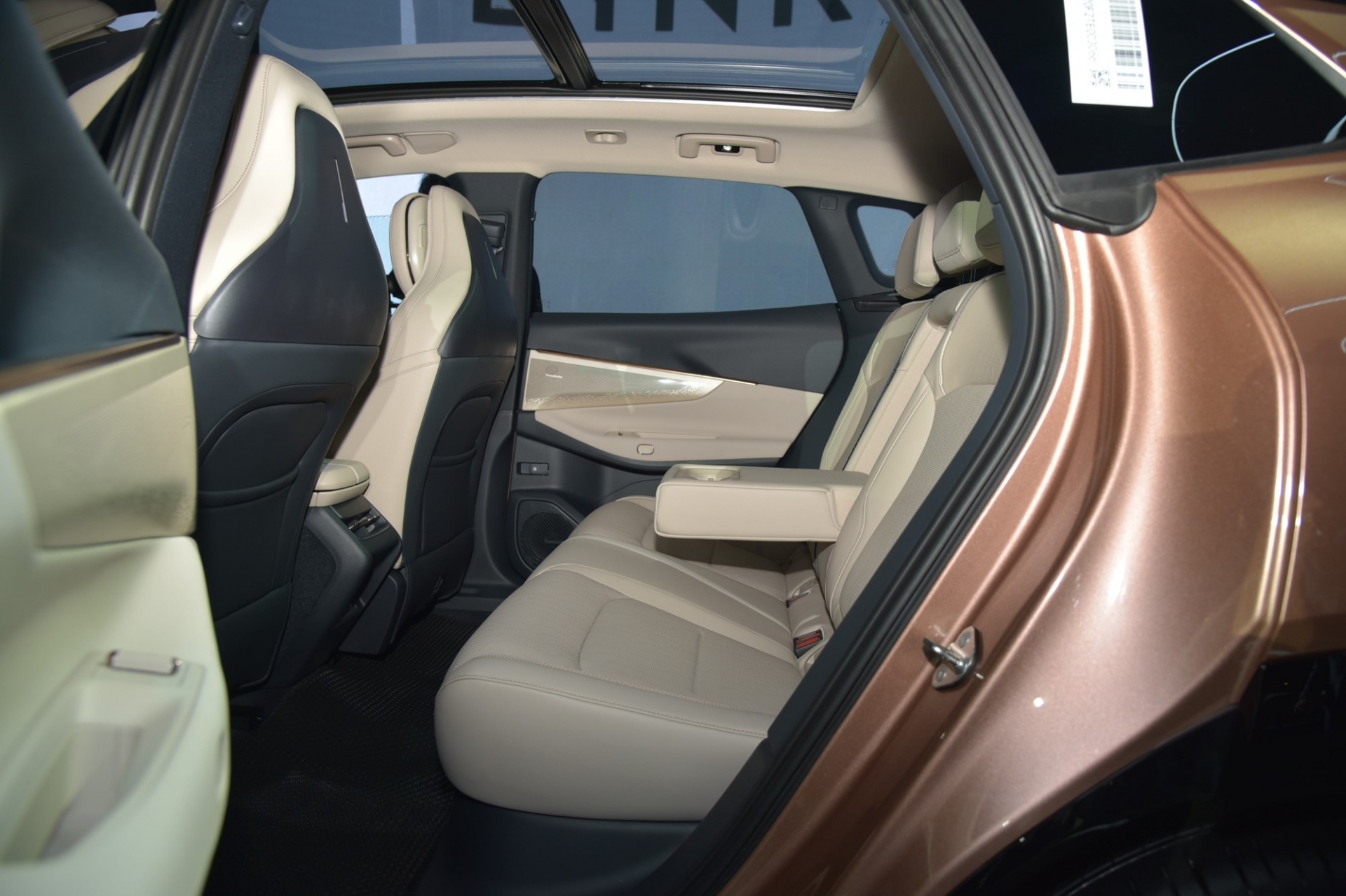 Lynk & Co 08 8