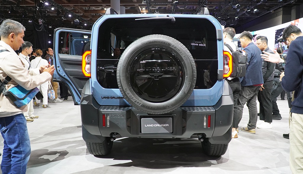 Toyota Land Cruiser FJ 10