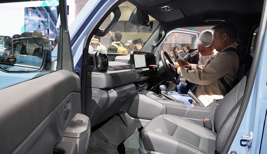 Toyota Land Cruiser FJ 12