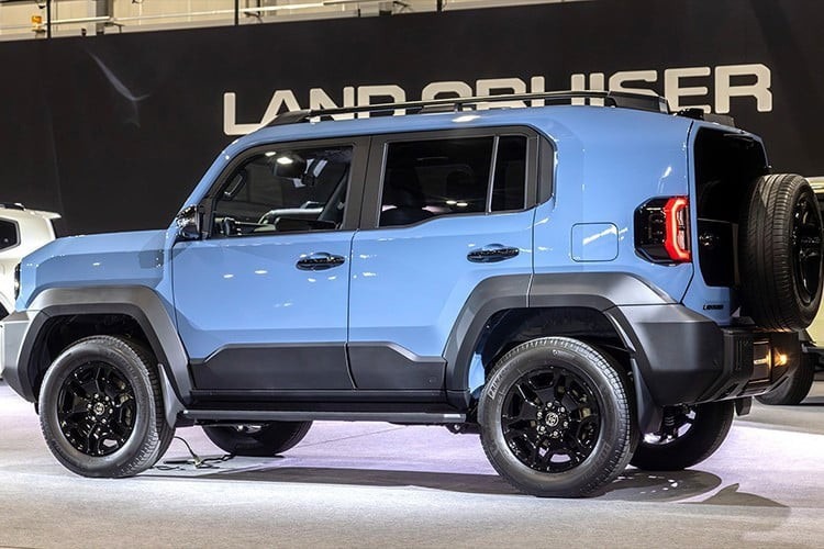 Toyota Land Cruiser FJ 13