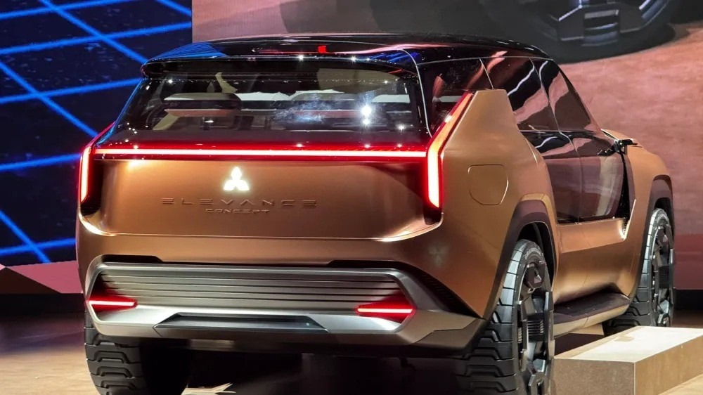 Mitsubishi Elevance Concept 7