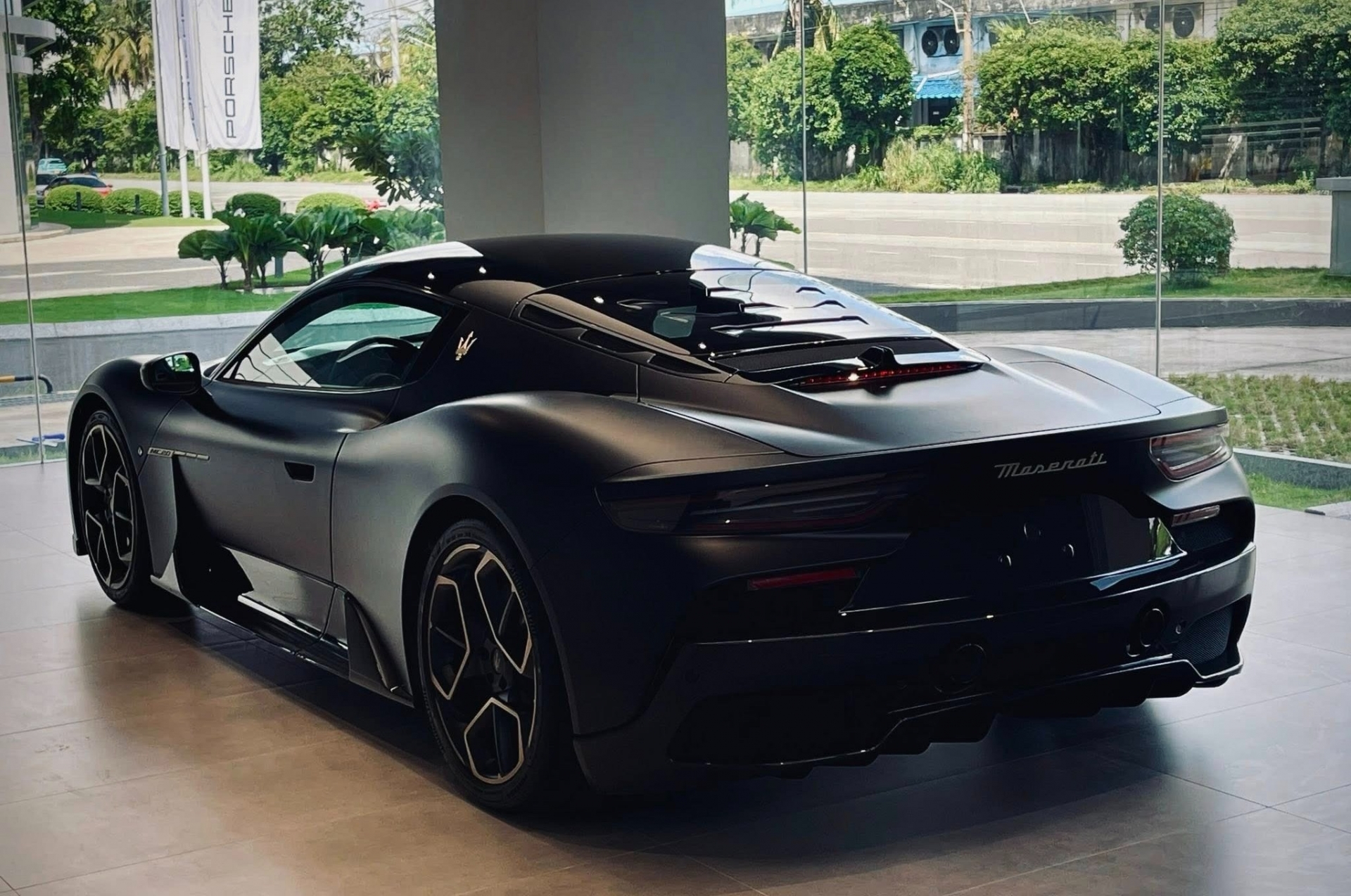 Maserati MC20 Notte 1