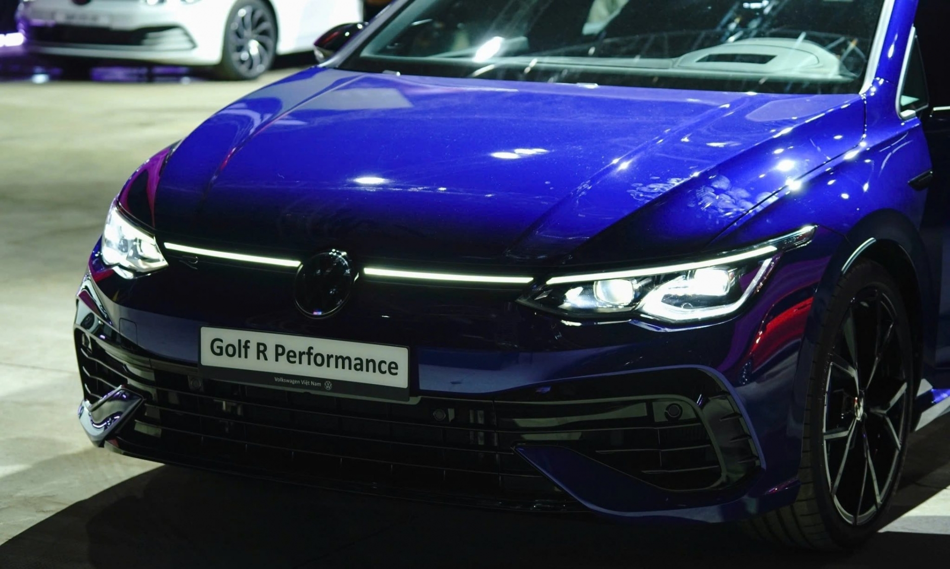 Volkswagen Golf R Performance 2