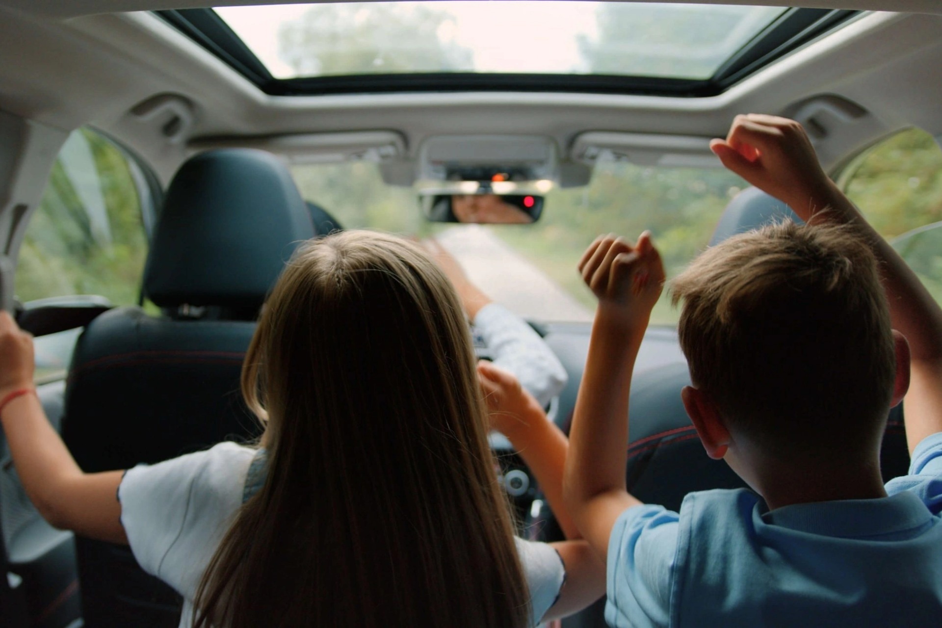 di-choi-tre-emway-crop-172503745