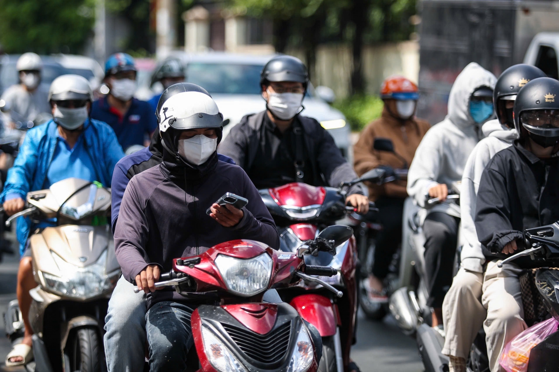 dung-dien-thoai-khi-lai-xe1-1762