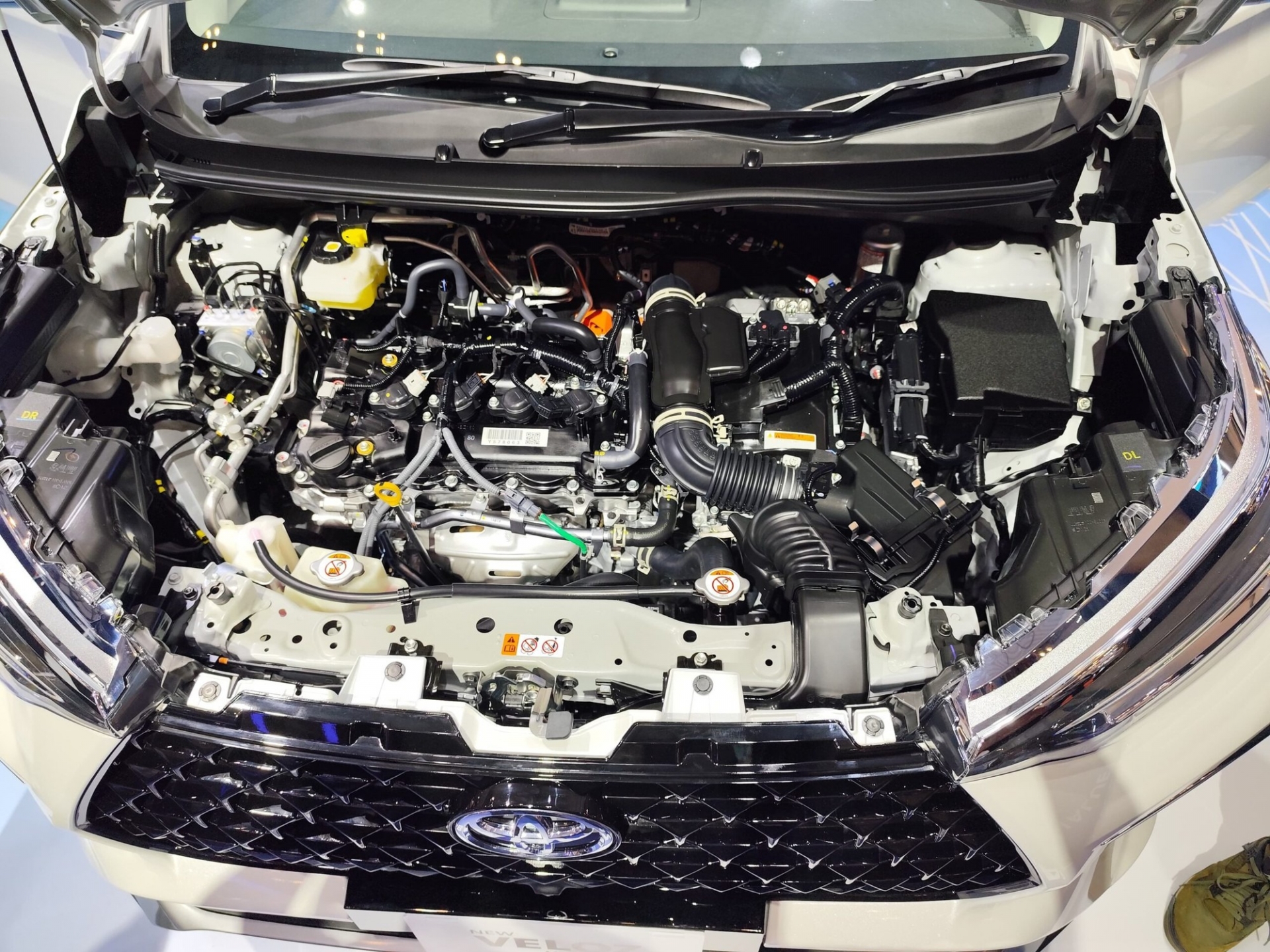 Toyota Veloz hybrid 3