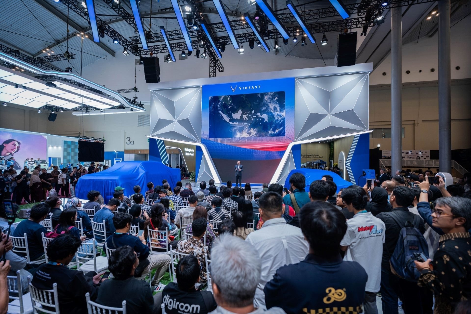 vinfast-trung-bay-vf-wild-va-lim