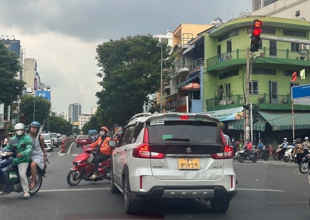 edit-dung-xe-lo-vach-den-do-than