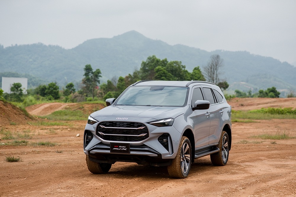 isuzu_mu_x_2025_8 (1)