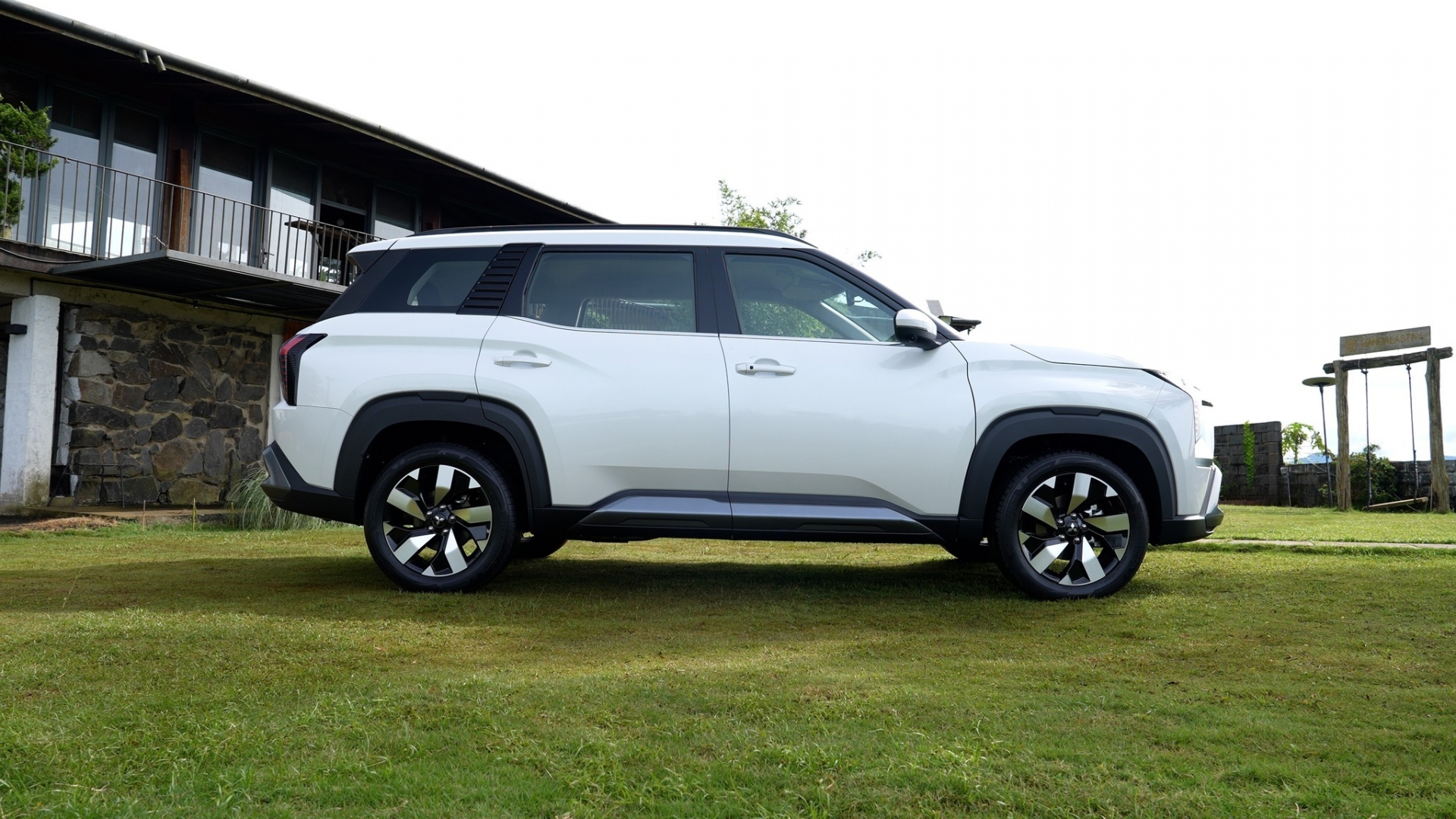 Mitsubishi Destinator out 11