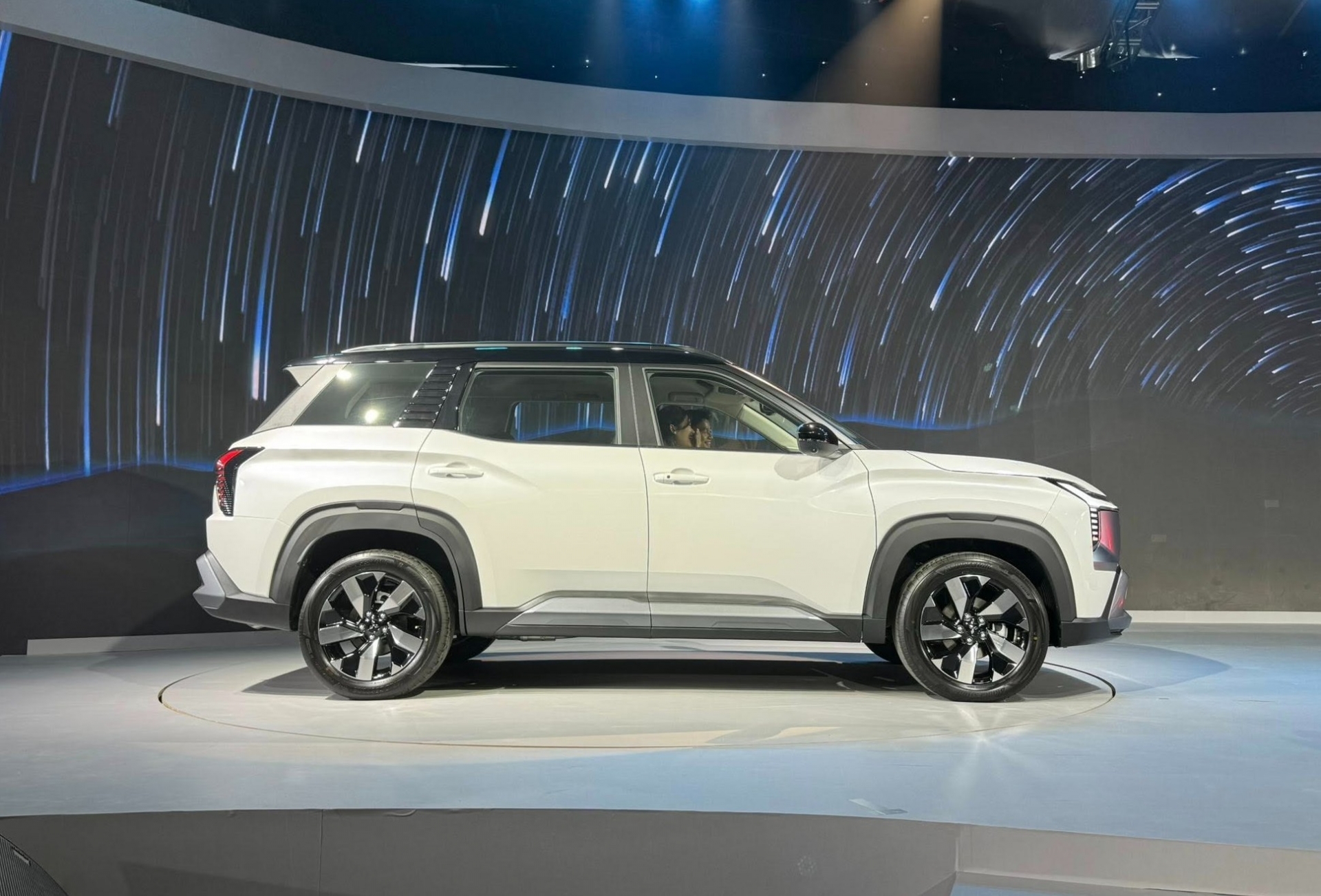 Mitsubishi Destinator out 2