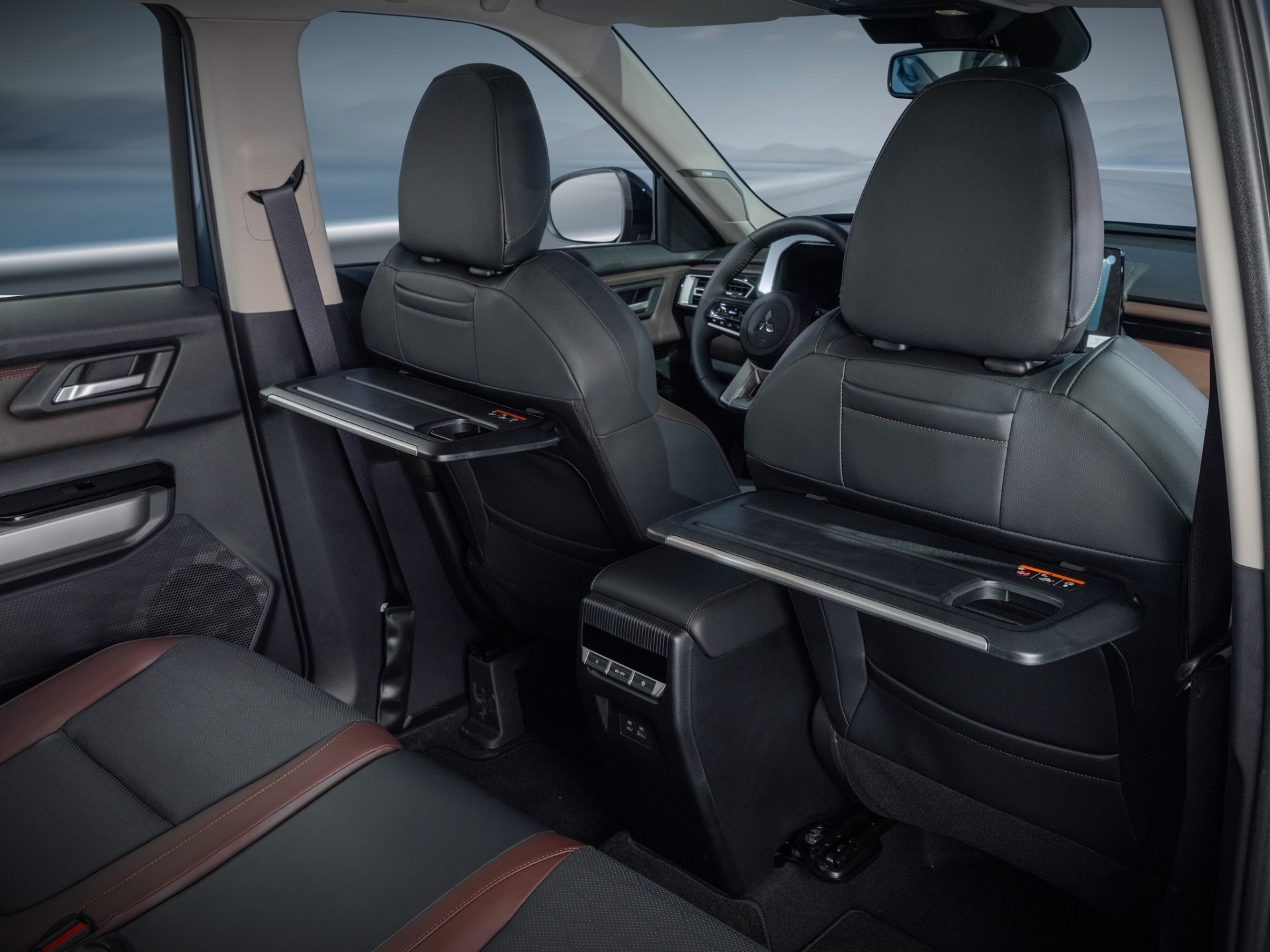 Mitsubishi Destinator out 9