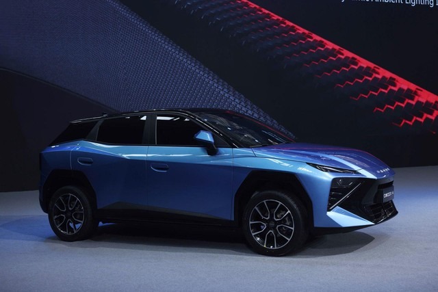 photo-1-17607073811452032438685