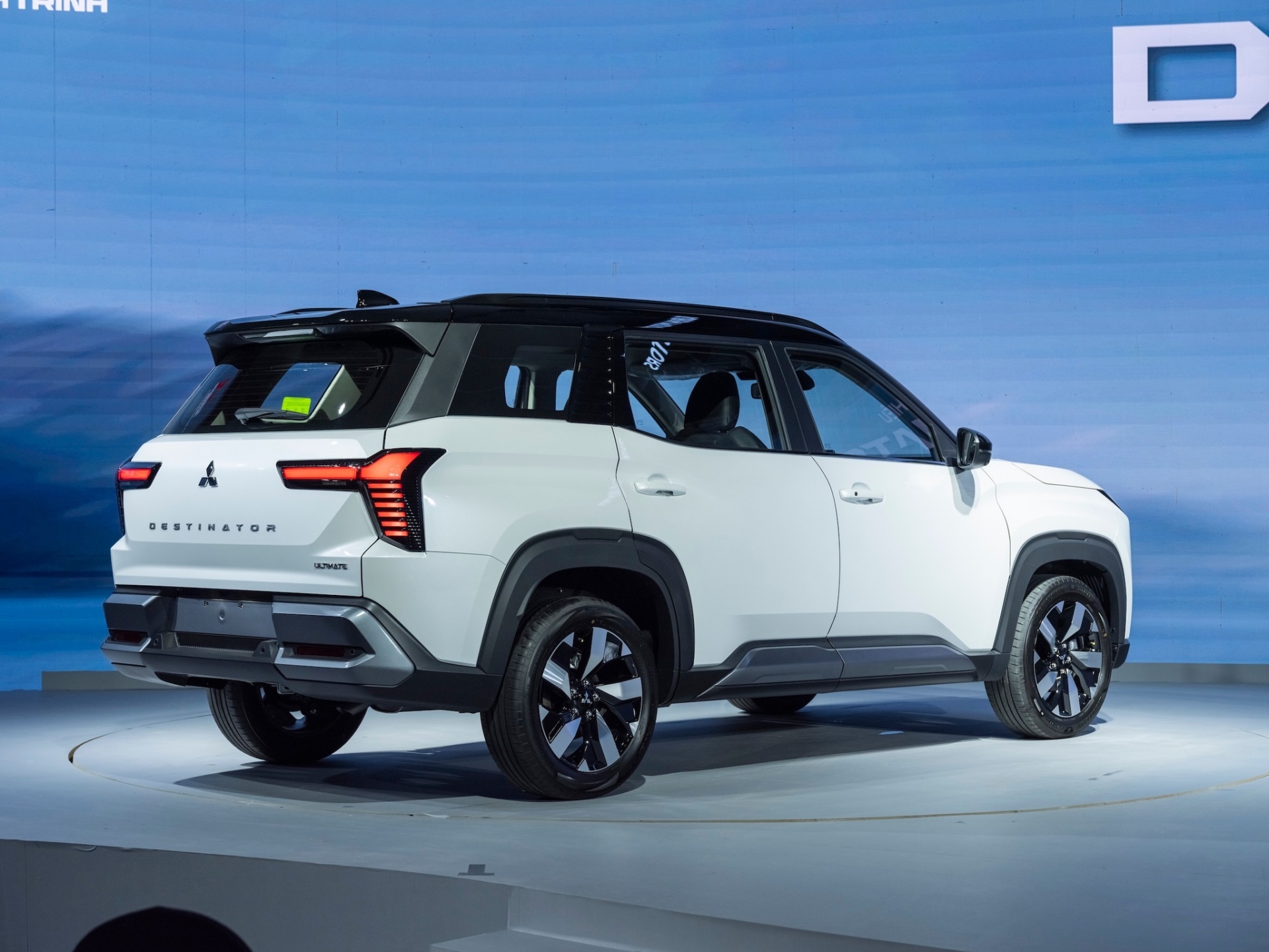 Mitsubishi Destinator out 7