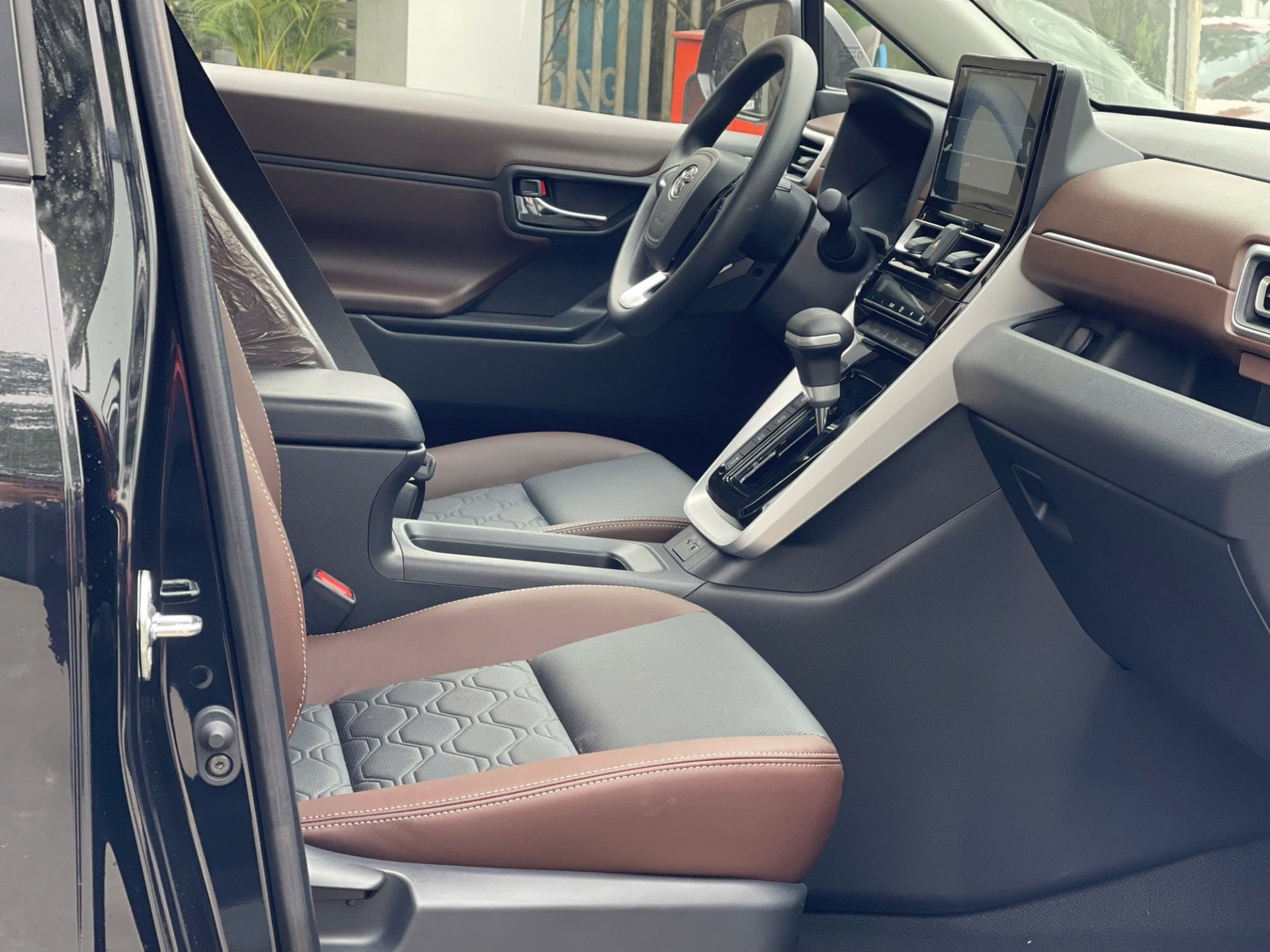 Toyota Innova Cross 2.0G 3