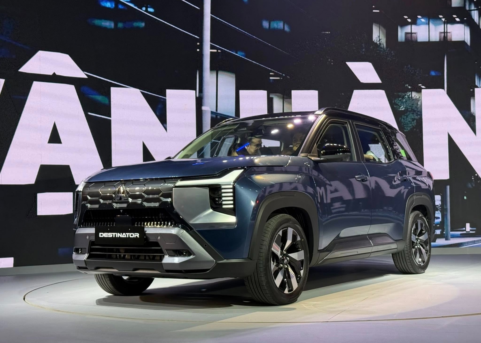 Mitsubishi Destinator out 4