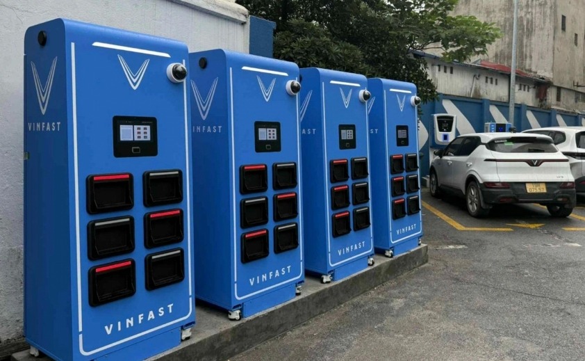 tu-doi-pin-xe-may-dien-vinfast
