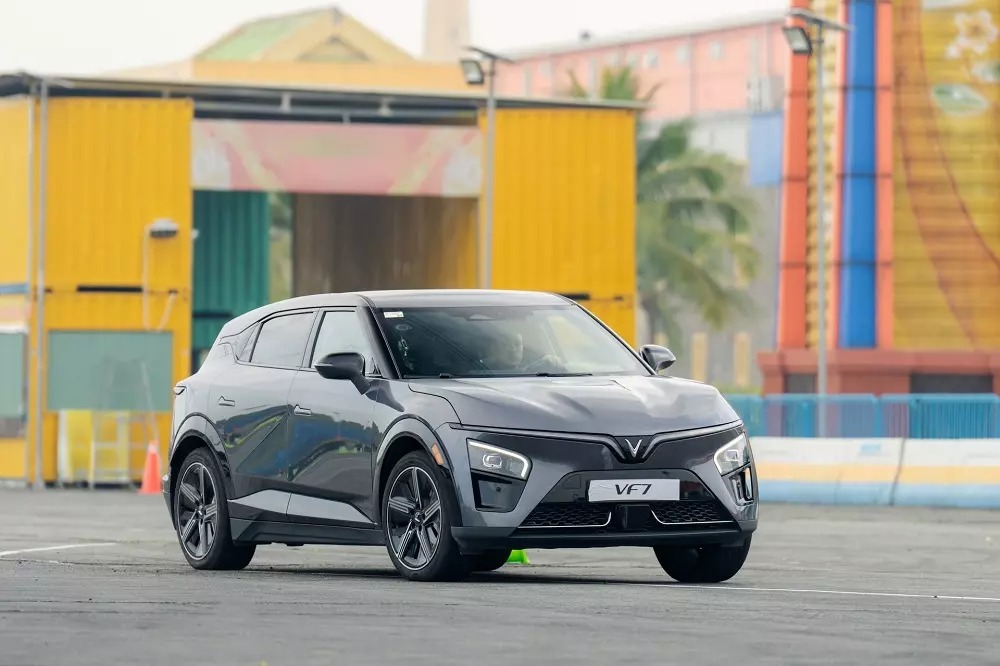 VinFast VF 7 8