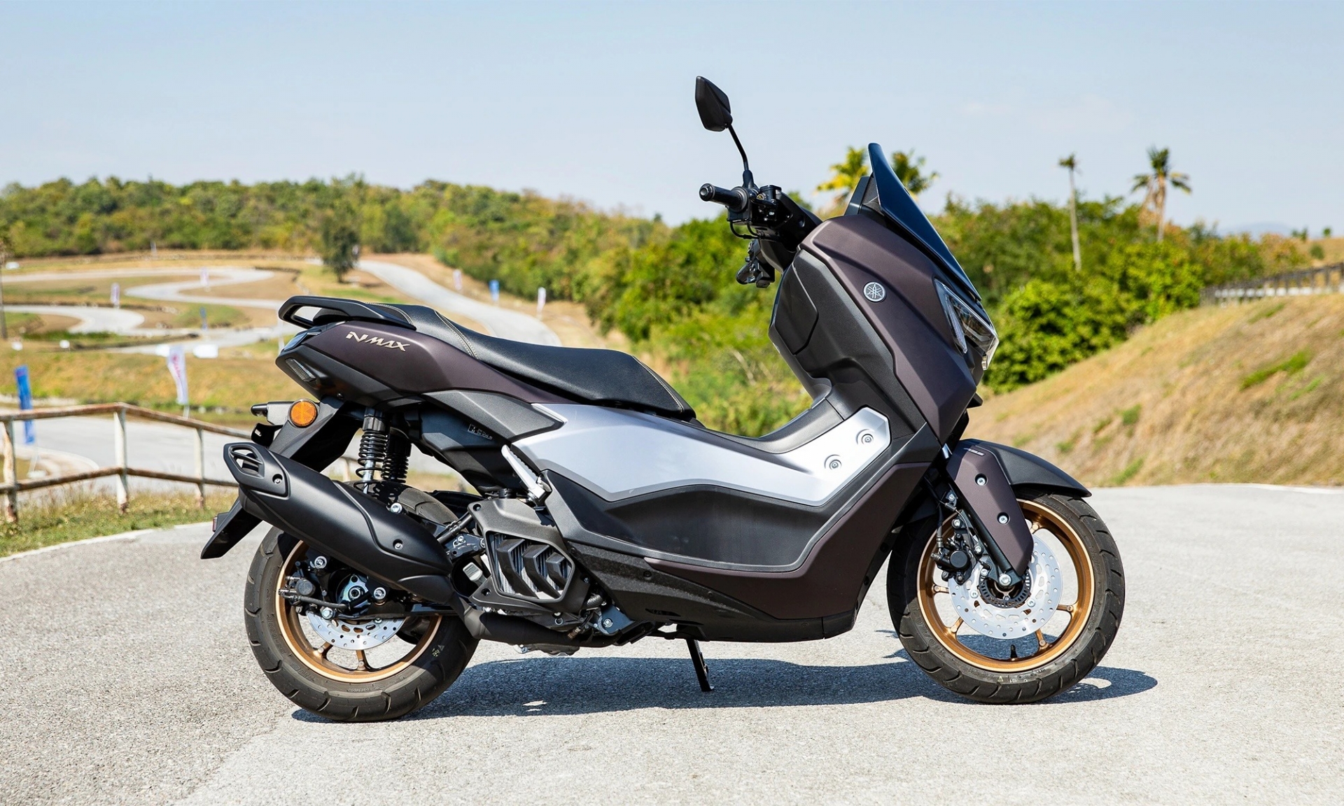 Yamaha NMAX 155 1