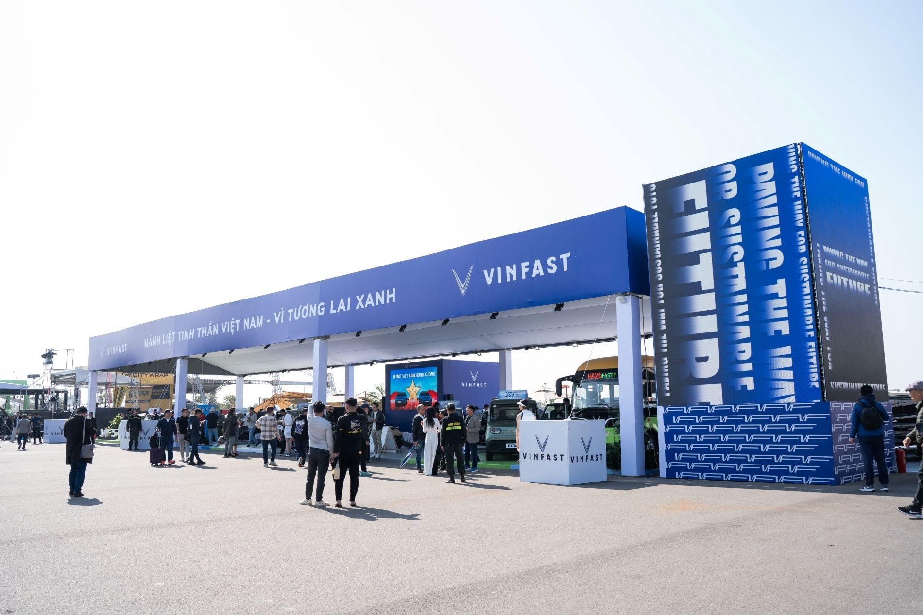 VinFast 'chơi lớn' tại Vietnam Mobility Show 2025: Mang đủ dải xe điện ...