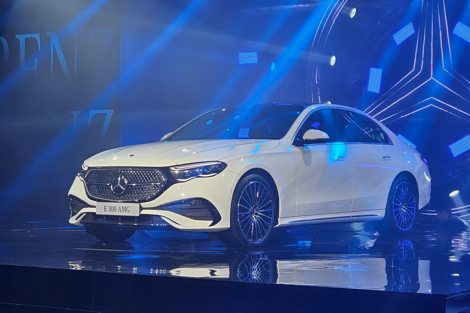 Mercedes-Benz E-Class 2025 14