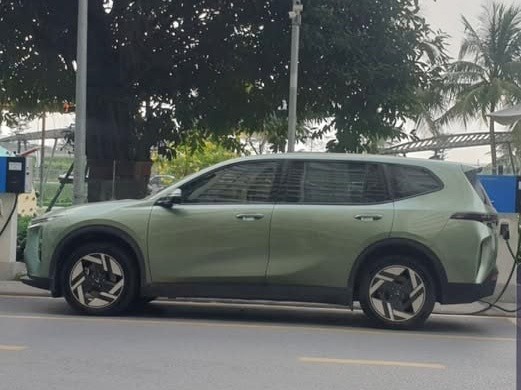 vinfast-limo-family-chay-thu-1-1