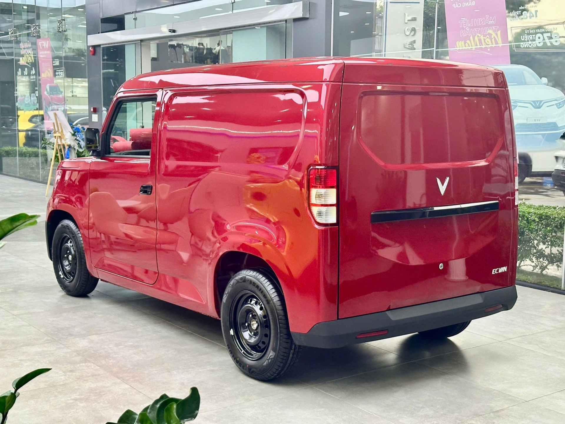 VinFast EC Van 14