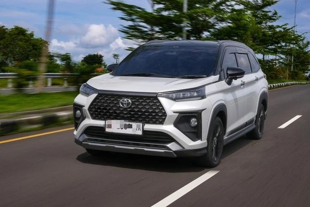 Toyota Veloz Hybrid 6