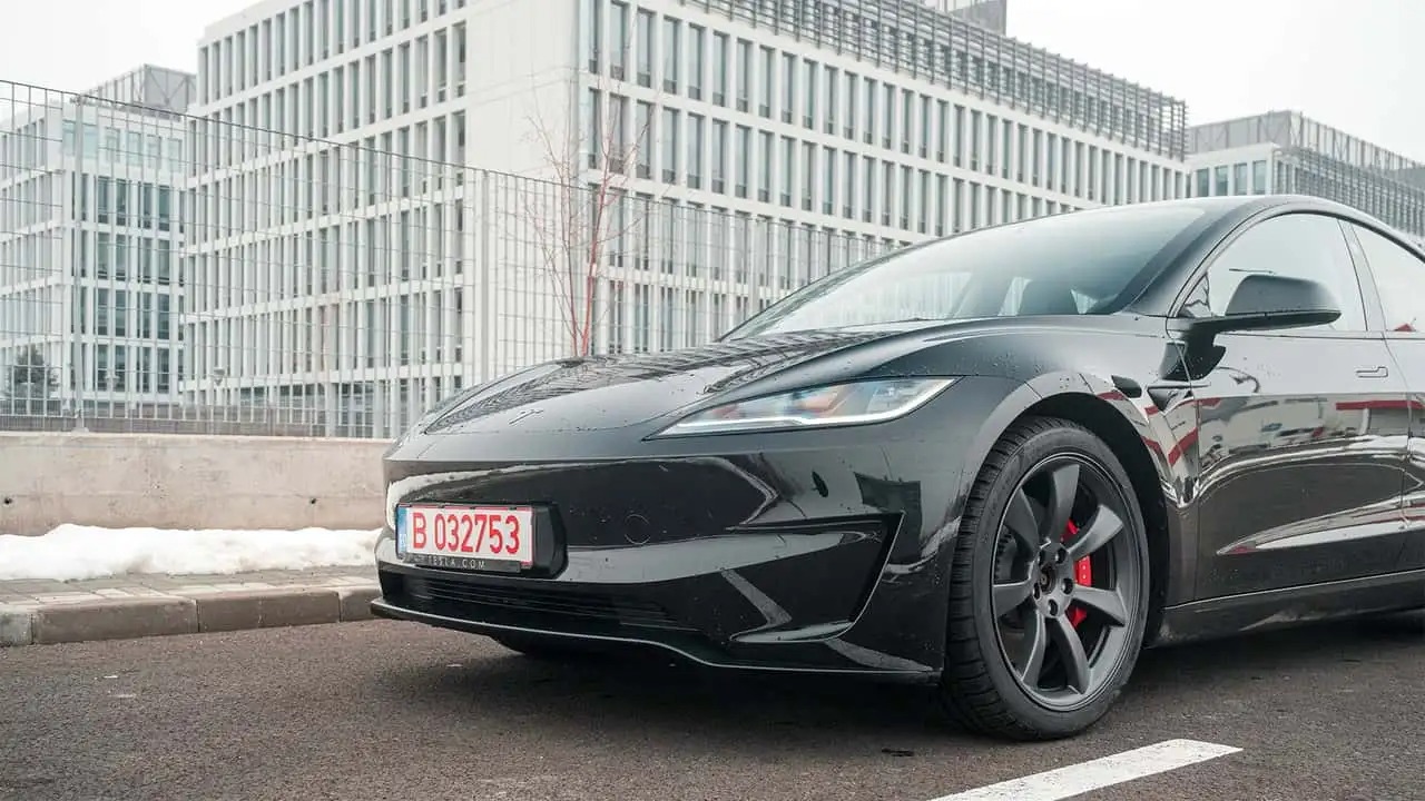 2025-tesla-model-3-performance-e