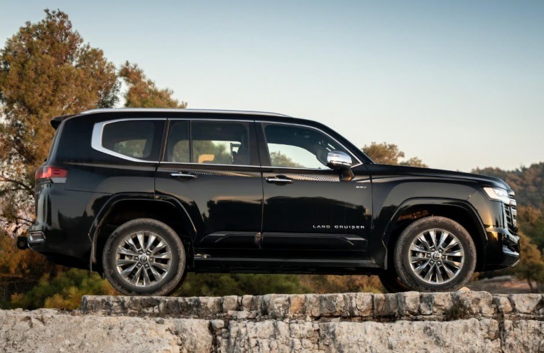 Land Cruiser 300 HEV 2