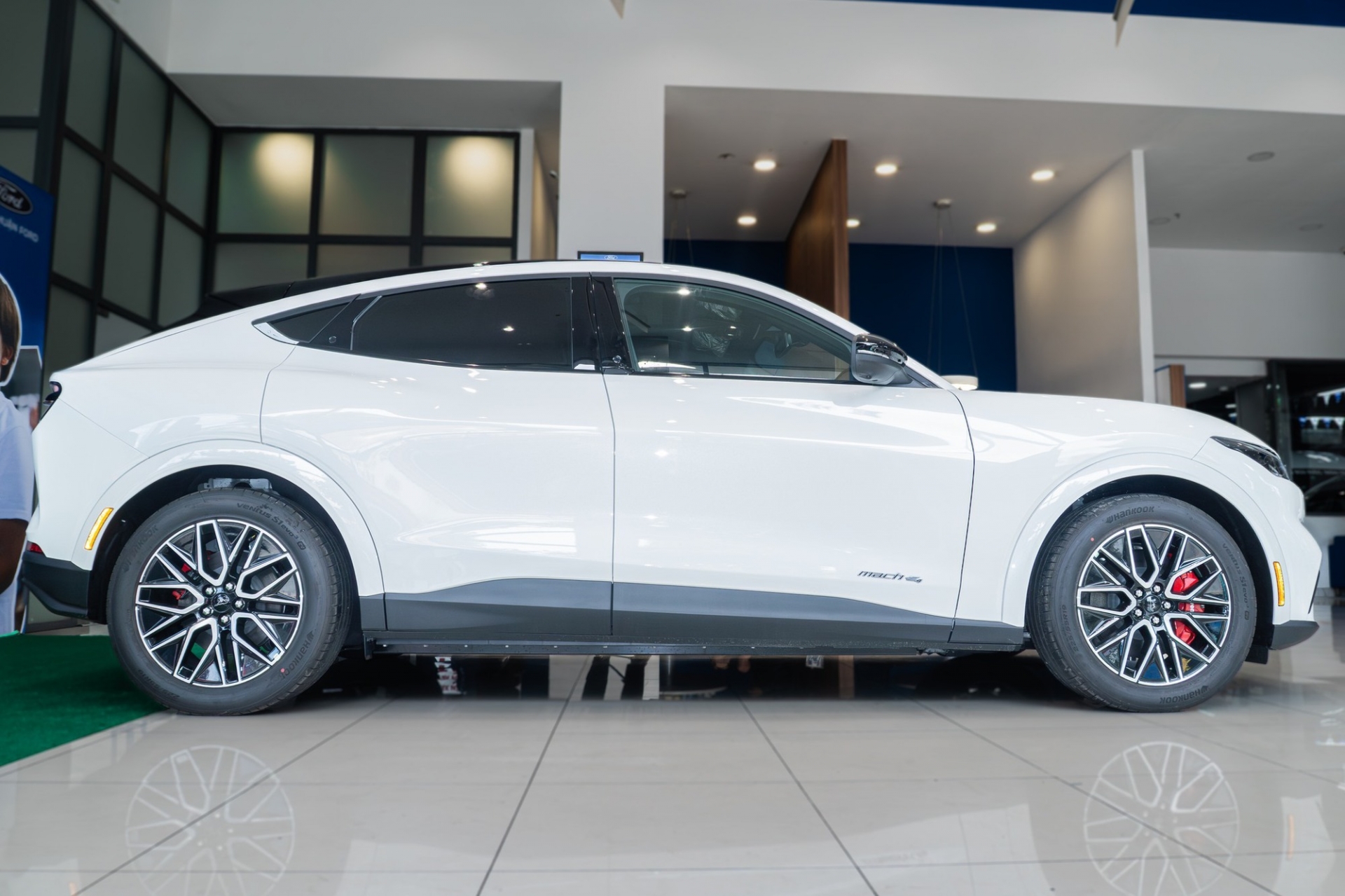 Ford Mustang Mach-E 17