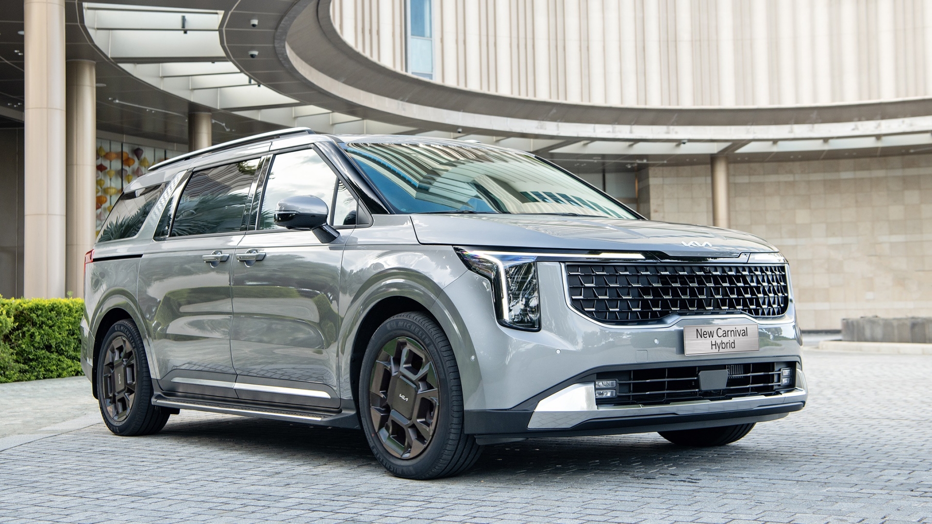 Kia Carnival Hybrid 8