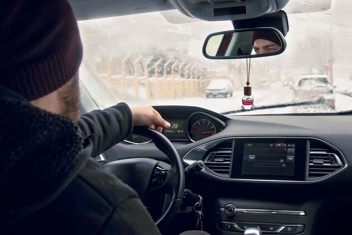 su-dung-xe-o-to-vao-mua-dong-can