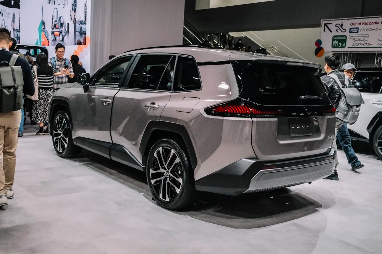 Toyota RAV4 2026 1