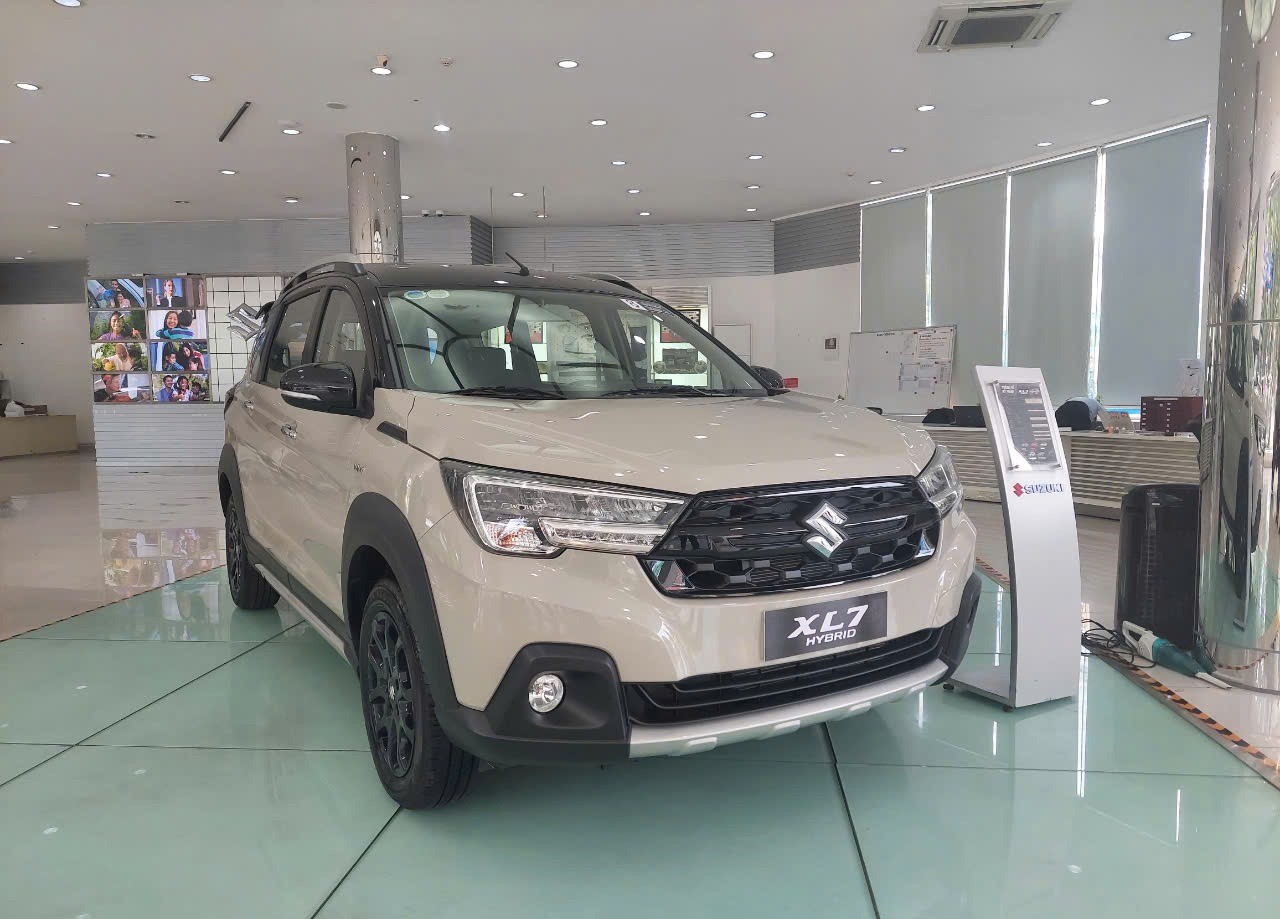 Suzuki XL7 Hybrid 2
