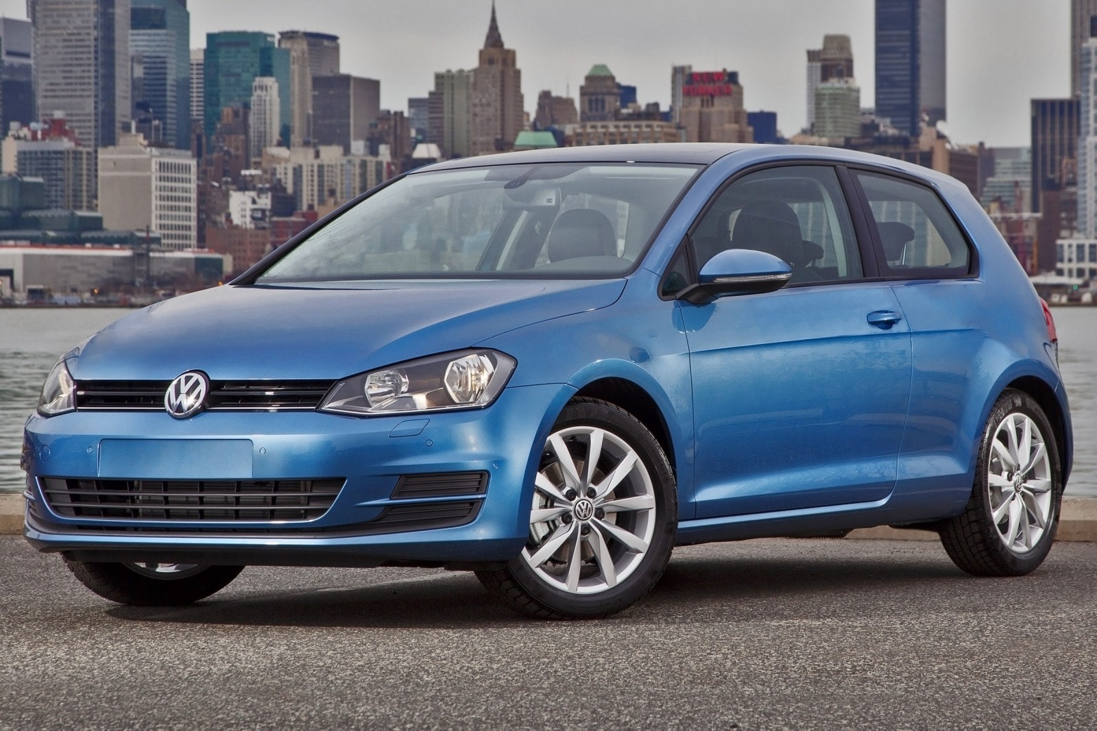 2015_volkswagen_golf_2dr-hatchba