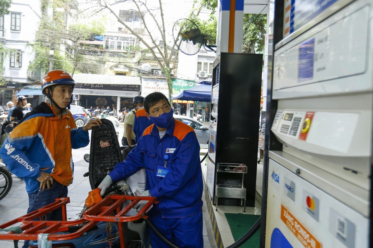 15h-chieu-53-gia-xang-dau-dong-l