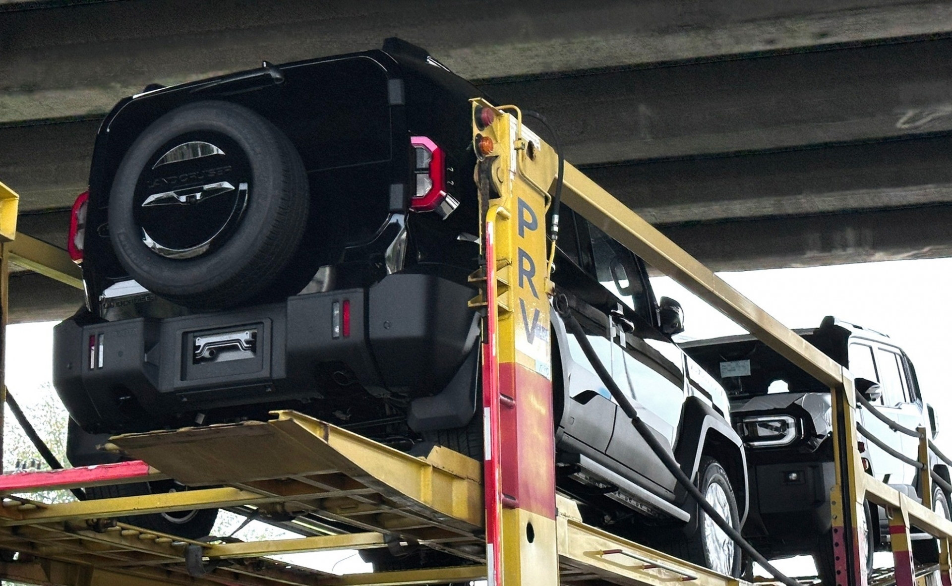 Toyota Land Cruiser FJ 11