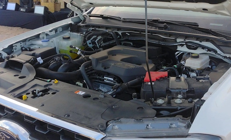 Ford Everest may xang