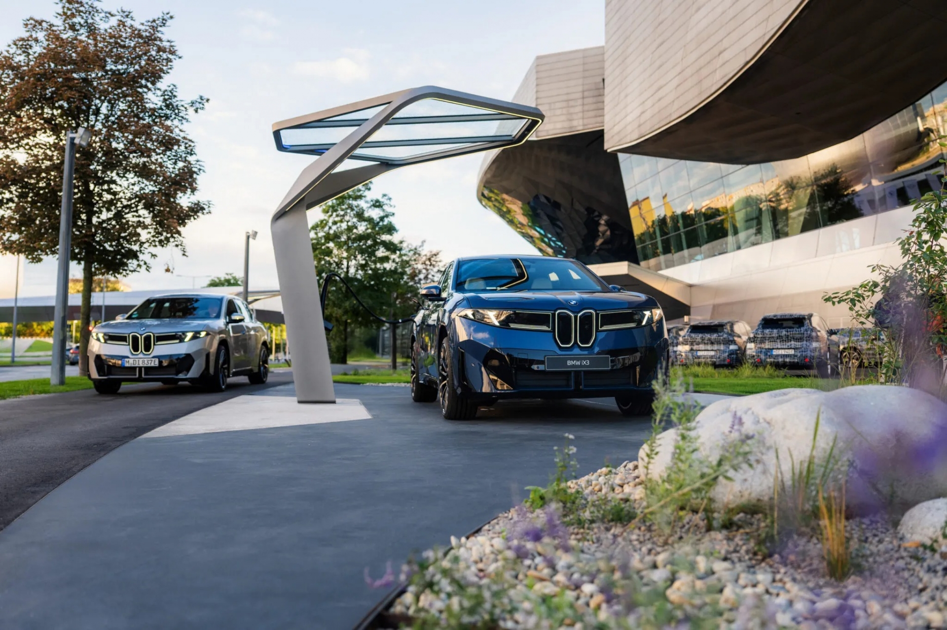 P90617517_highRes_bmw-welt-introduces--2048x1365