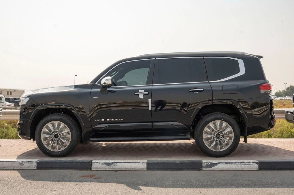 Toyota Land Cruiser LC300 hybrid (2)